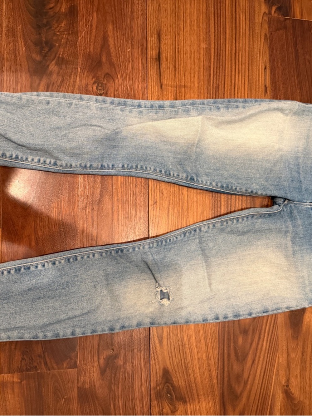 Hudson Jeans Light Blue Skinny Jeans with Distressed Knee